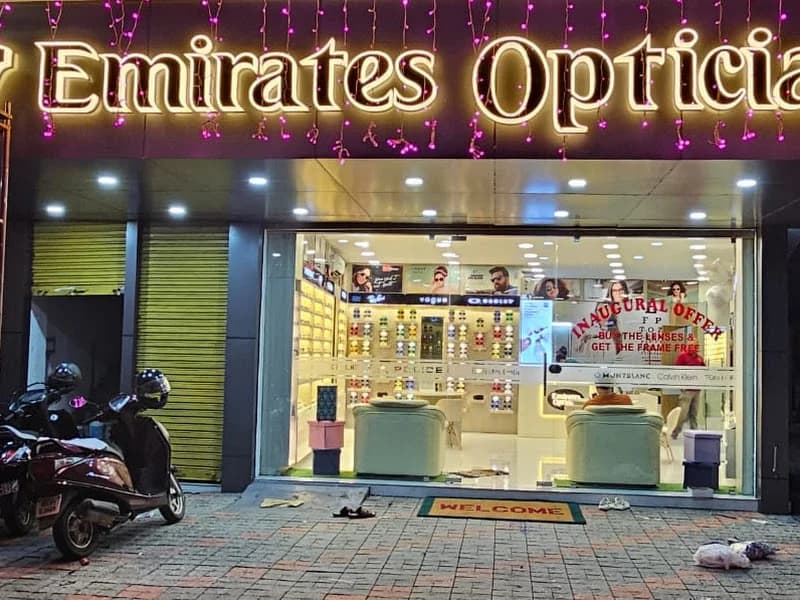 Emirates Optician, Changanassery
