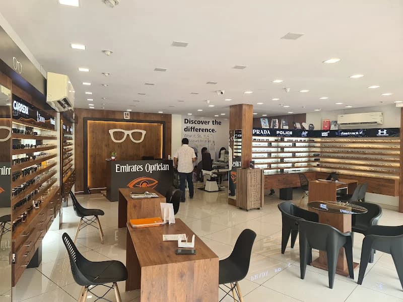 Emirates Optician, Thiruvalla
